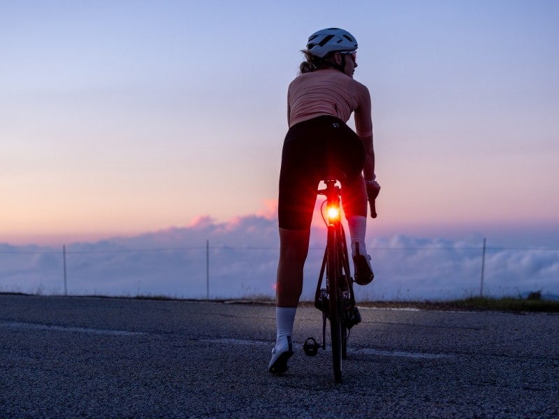 AUMENTA LA VISIBILITA’ IN BICI: CONSIGLI PER PEDALARE IN SICUREZZA